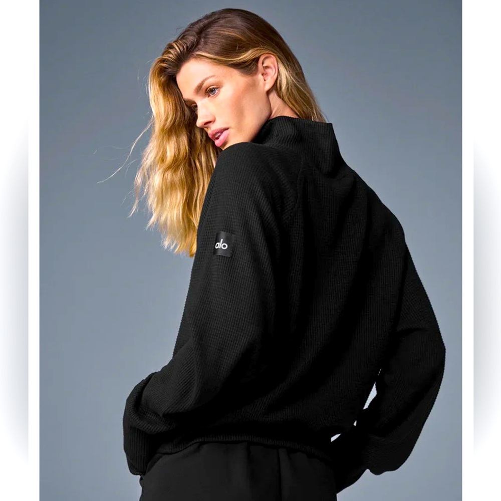Alo Waffle Weekend Escape Mock Neck Long Sleeve in Black size L